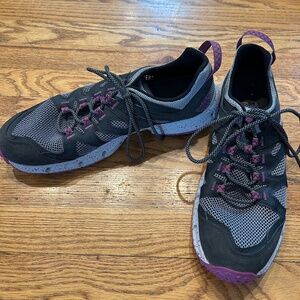 Womens Merrel water sneaker size 11